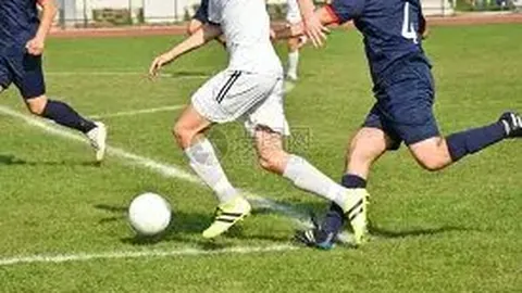 张纪中庆70岁华诞场面盛大，佳人簇拥共贺寿辰