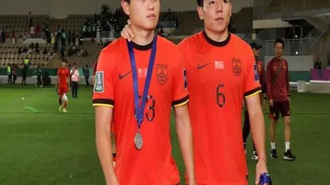 国足挑战重重，程进遭冷落，伊万选帅引热议