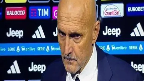 “罗伯逊独揽世界斯诺克大奖赛桂冠”